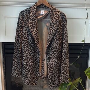 CAbi Leopard Print Women's Blazer
Excellent condition gently loved